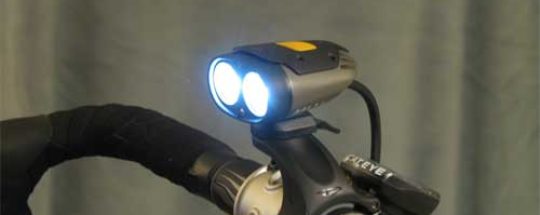 Faire Du Vélo De Nuit: Améliorer La Visibilite Et Sécurité