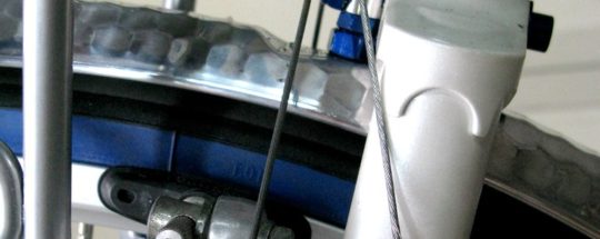 Freins de vélo qui grincent: causes+solutions [disque/patin]