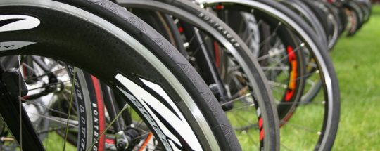 Différence entre Vélo en Carbone et Aluminium [8 Facteurs]
